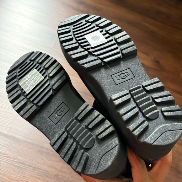 UGG Holzer Waterproof Combat Boot Black Leather - Picture 5 of 6